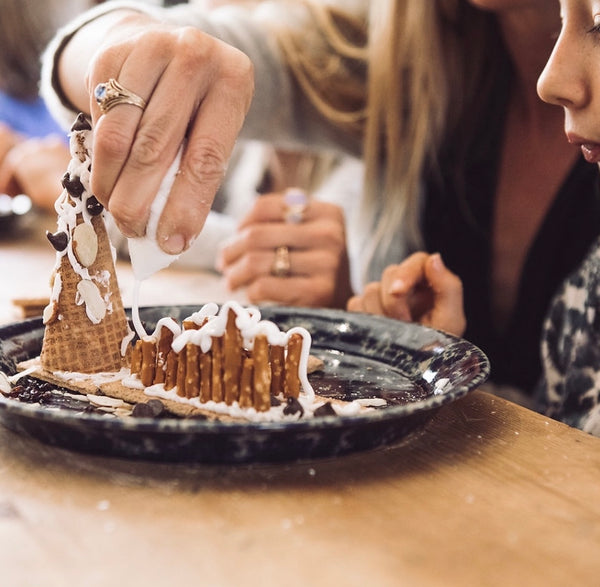 Gingerbread House Making for kids - CARPINTERIA