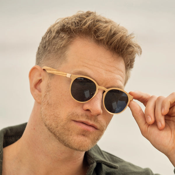 Aren - Matte Gold / Light Walnut Wood / Smoke